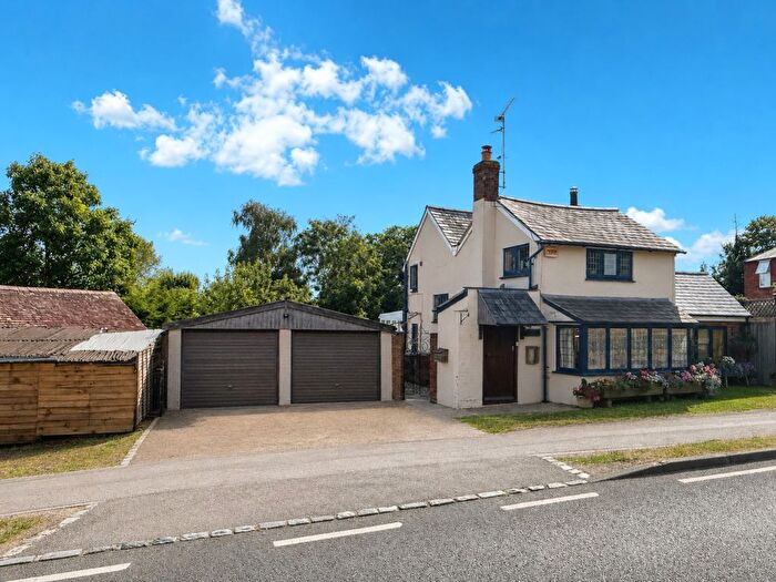 2 Bedroom Detached House For Sale In Winslow Road, Padbury, Buckingham, MK18