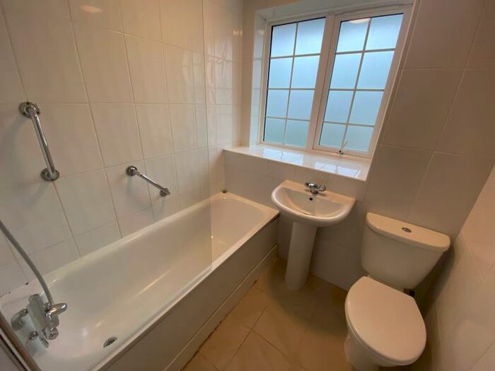 3 Bedroom Terraced House To Rent In Walton-on-Thames, KT12