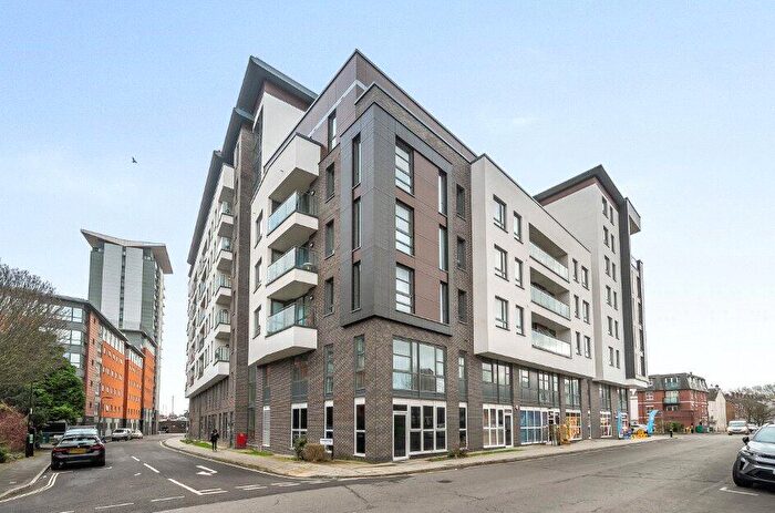 2 Bedroom Apartment For Sale In College Street, Southampton, Hampshire, SO14