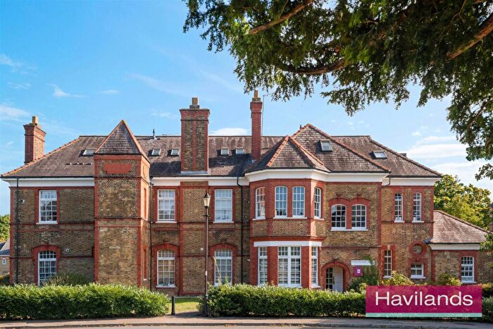 1 Bedroom Flat For Sale In Pennington Drive, London, N21