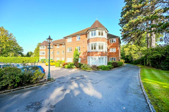 2 Bedroom Flat To Rent In St Johns Hill Road, St Johns, Woking, GU21
