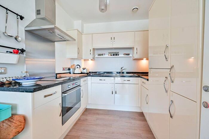 1 Bedroom Flat For Sale In Mantle Road, Brockley, London, SE4