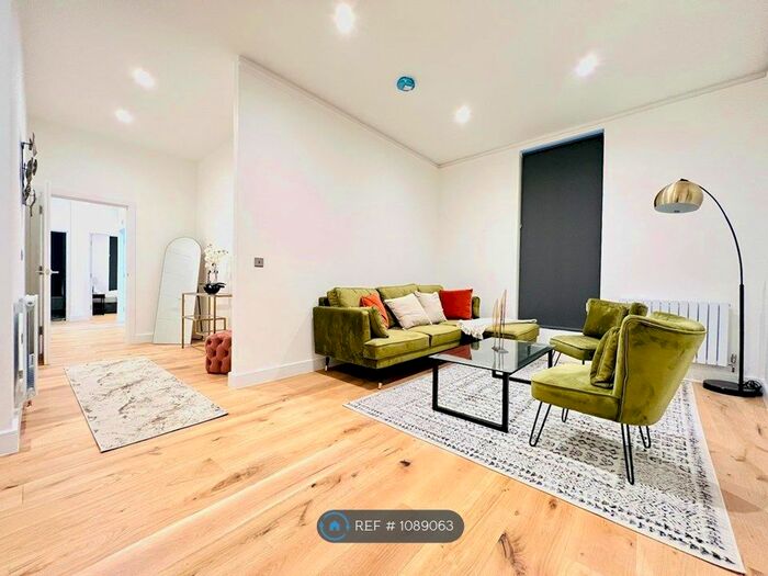 2 Bedroom Flat To Rent In Lower Road, London, SE16