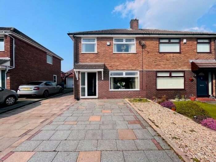 3 Bedroom Semi-Detached House To Rent In Kensington Drive, Bury, BL8