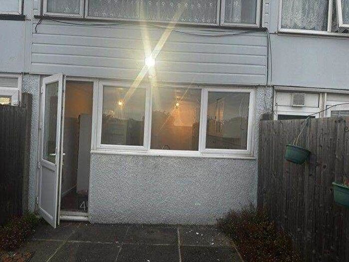 4 Bedroom Semi-Detached House To Rent In Huntingdon Close, Mitcham, CR4