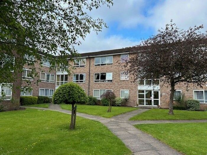 2 Bedroom Flat To Rent In Chase Road, Oakwood, N14