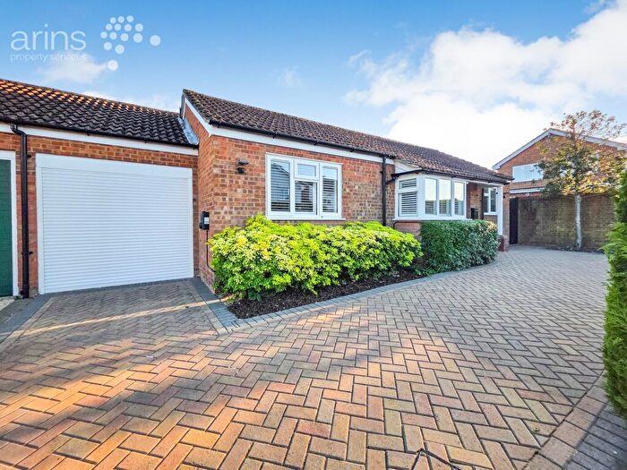 3 Bedroom Bungalow For Sale In Caraway Road, Earley, Reading, RG6