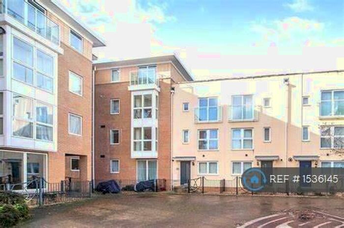 2 Bedroom Flat To Rent In St. Davids Hill, Exeter, EX4