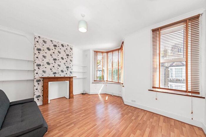 1 Bedroom Maisonette For Sale In Ethnard Road, Peckham, London, SE15