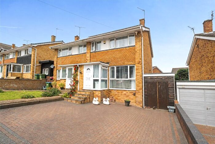 3 Bedroom Semi Detached House For Sale In Alpine Close, Southampton, Hampshire, SO18