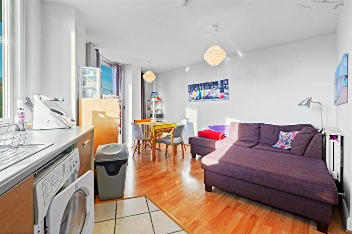 2 Bedroom Apartment For Sale In Wheeleys Lane, Birmingham, B15