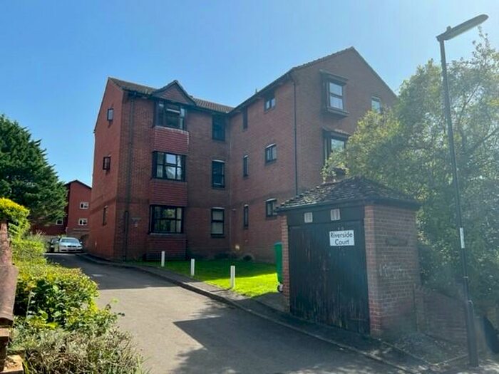 2 Bedroom Flat To Rent In Riverside Court, Whitworth Crescent, SO18