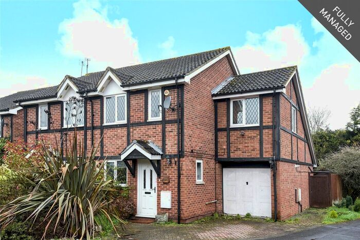 3 Bedroom Semi-Detached House To Rent In Sandstone Close, Winnersh, Wokingham, Berkshire, RG41