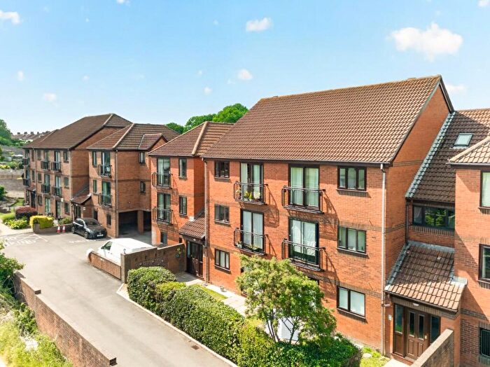 2 Bedroom Apartment For Sale In Beechmount Grove, Hengrove, Bristol, BS14