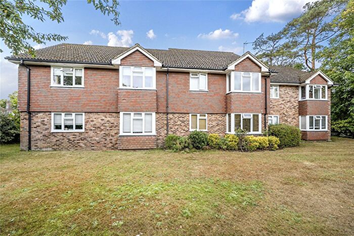 1 Bedroom Flat For Sale In Trimmers Field, Farnham, Surrey, GU9
