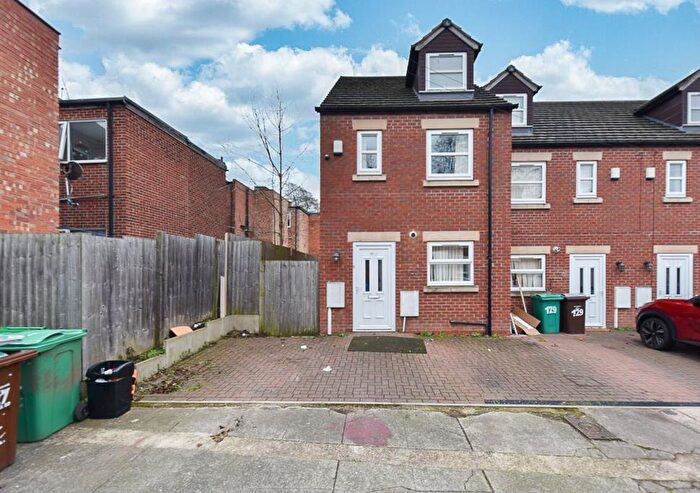3 Bedroom Town House To Rent In Rosetta Road, Nottingham, NG7