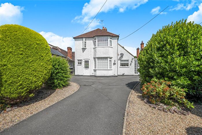 3 Bedroom Detached House For Sale In Fellow Green, West End, Woking, GU24