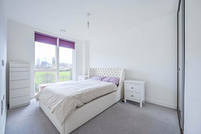 1 Bedroom Flat To Rent In Madeira Street, , Bow, London, E14