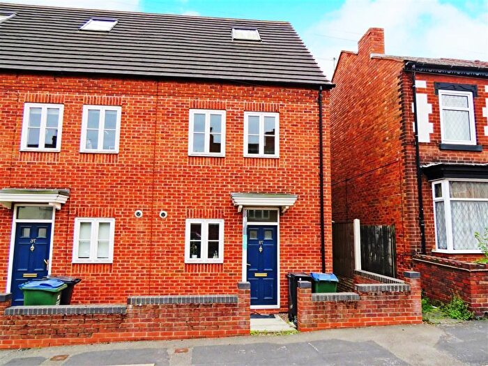 3 Bedroom Semi-Detached House To Rent In Corporation Street, Wednesbury, WS10