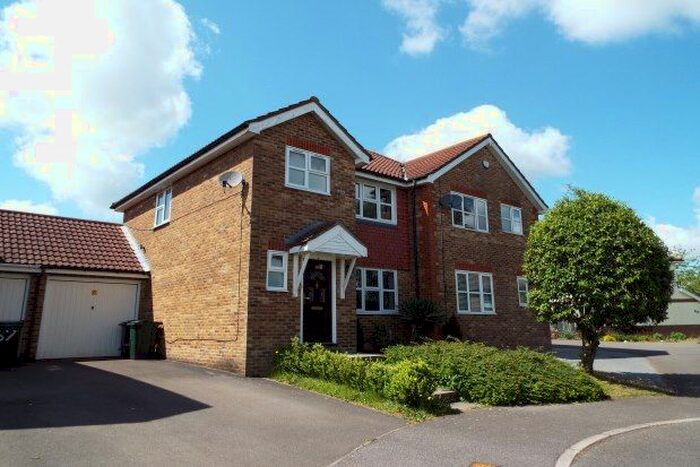 3 Bedroom Property To Rent In Cherrywood Rise, Ashford, TN25