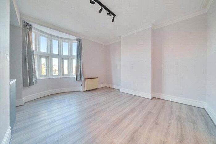Studio To Rent In High Street, Acton, London, W3
