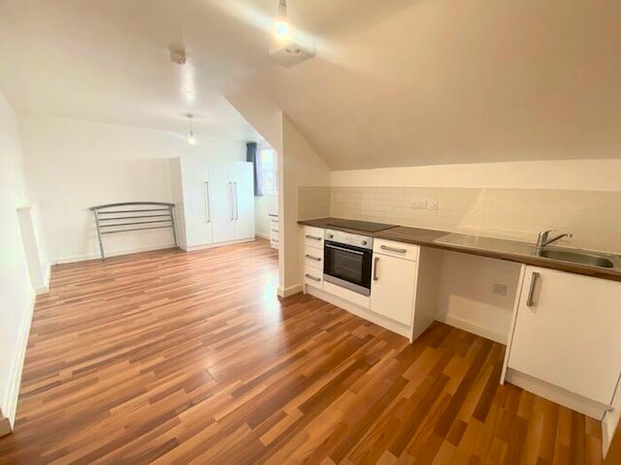 Apartment To Rent In Clyde Court, Leicester, LE1