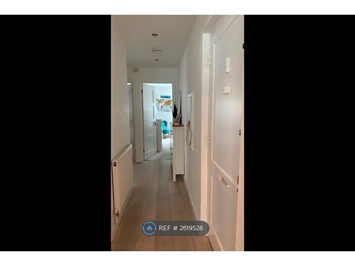 2 Bedroom Flat To Rent In Adelaide Road, Surbiton, KT6