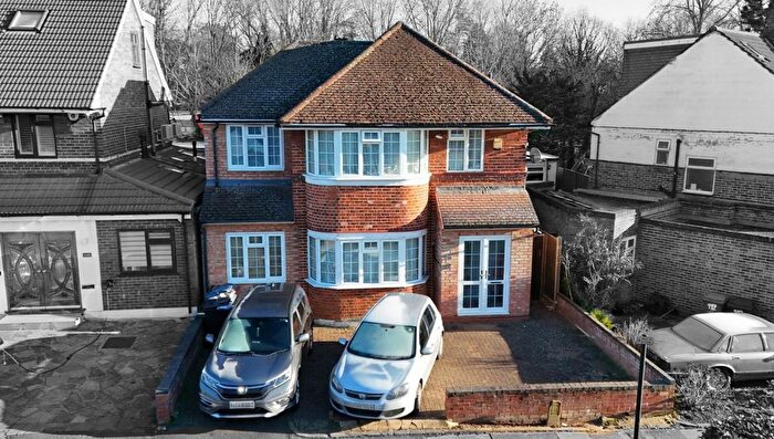6 Bedroom Detached House For Sale In Cheyneys Avenue, Edgware, HA8