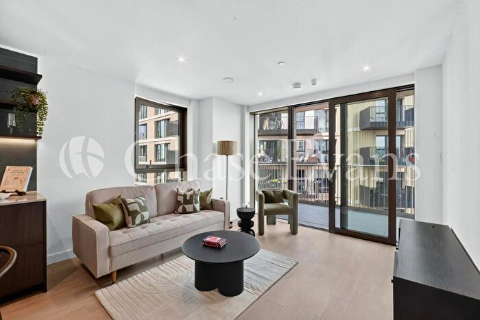 2 Bedroom Flat To Rent In Arbour Heights, Heygate Street, Elephant & Castle, London, SE17