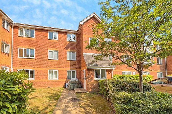 1 Bedroom Flat For Sale In Ascot Court, Aldershot, Hampshire, GU11