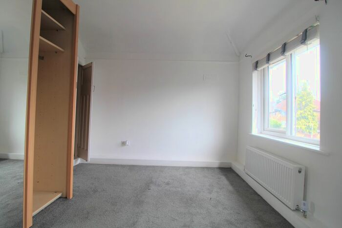 2 Bedroom Maisonette To Rent In Pinewood Avenue, Uxbridge, UB8