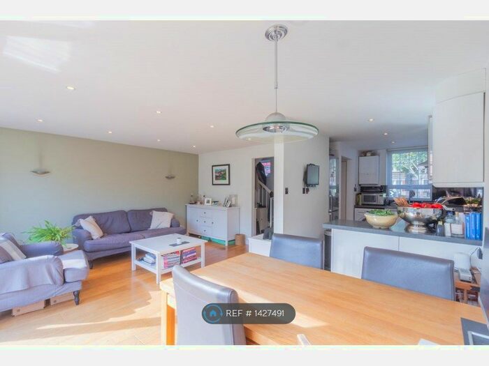 2 Bedroom Terraced House To Rent In Garratt Lane, London, SW18