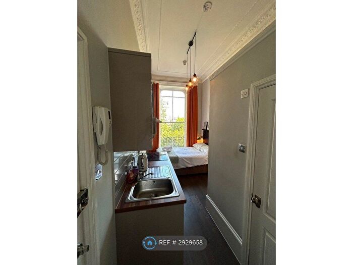 Studio To Rent In Hazel Court, London, W2