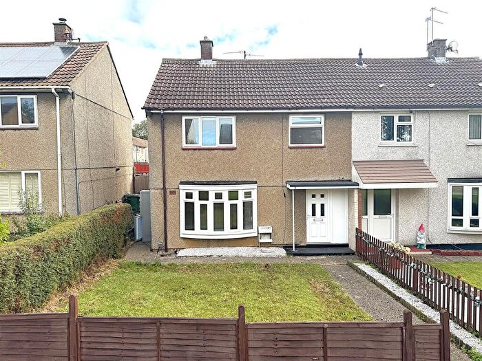 3 Bedroom Semi-Detached House For Sale In Bentley Walk, Corby, NN18