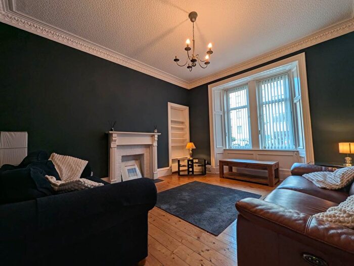2 Bedroom Flat To Rent In Roseburn Drive, Edinburgh, EH12