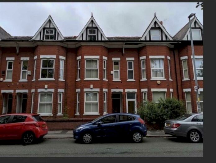 3 Bedroom Private Hall To Rent In Platt Lane, Fallowfield, M14