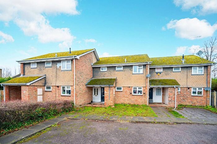 1 Bedroom Flat For Sale In School Close, Guildford, GU1