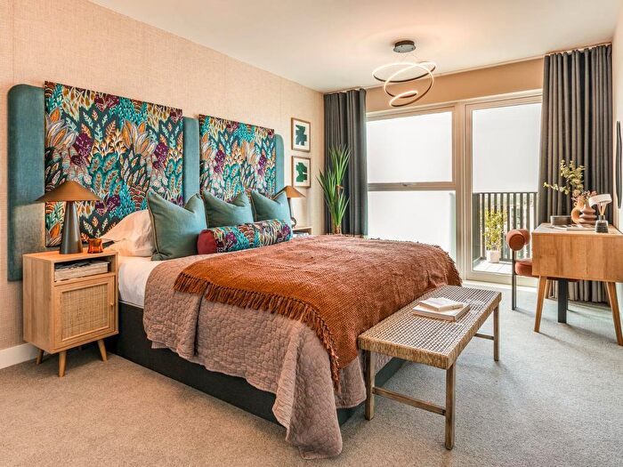 1 Bedroom Flat For Sale In Capital Interchange Way, Brentford, TW8