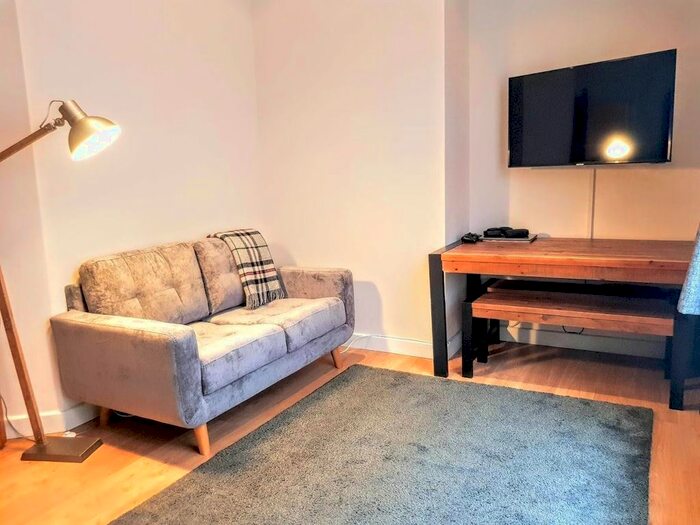 1 Bedroom Flat To Rent In York Place, Leeds, West Yorkshire, Uk, LS1