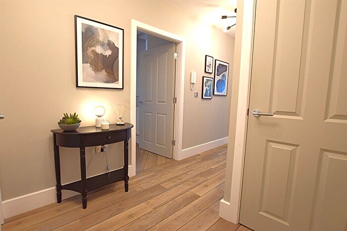 2 Bedroom Flat For Sale In Kensal Drive, Manchester, M20