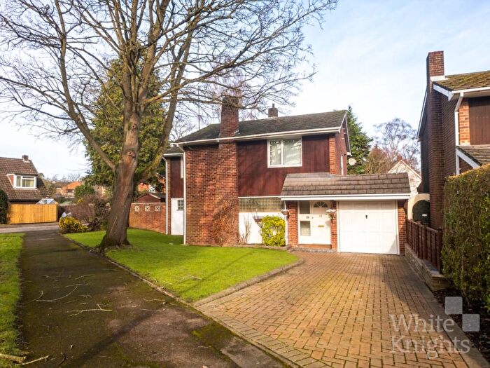 3 Bedroom Detached House For Sale In Clivedale Road, Woodley, Reading, Berkshire, RG5