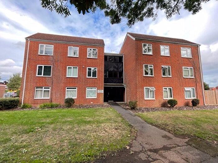 2 Bedroom Flat To Rent In Savernake Close, Gosport, PO13