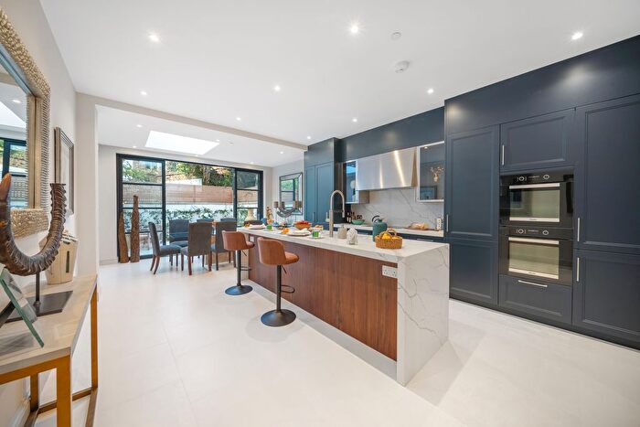 6 Bedroom Terraced House For Sale In Britannia Road, London, SW6
