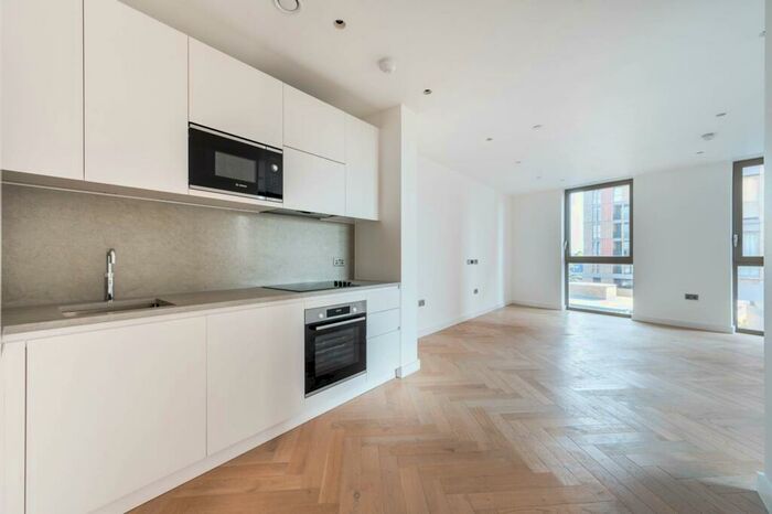 3 Bedroom Flat To Rent In Neasden, Neasden, London, NW10