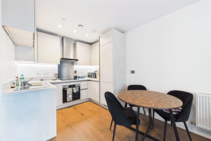 1 Bedroom Flat For Sale In Flagstaff Road, Reading, Berkshire, RG2