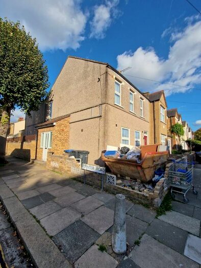 2 Bedroom Flat To Rent In Leighton Road, Enfield, EN1