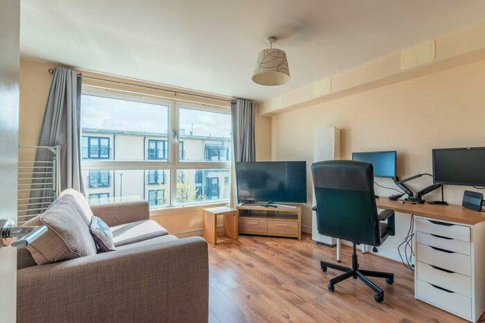 1 Bedroom Flat To Rent In L &#; Waterfront Park, Edinburgh, EH5