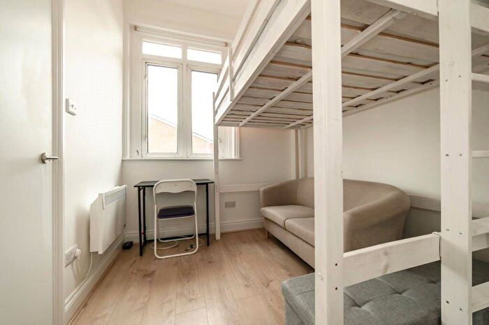 Studio To Rent In Norwood Road, London, SE27