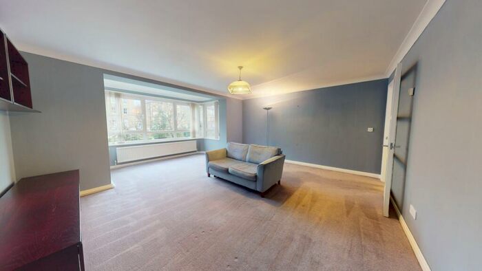 2 Bedroom Flat To Rent In Eaton Gardens, Hove, BN3