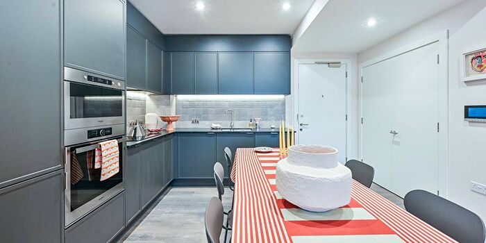 2 Bedroom Flat To Rent In Westfield Avenue, Stratford, London, E20